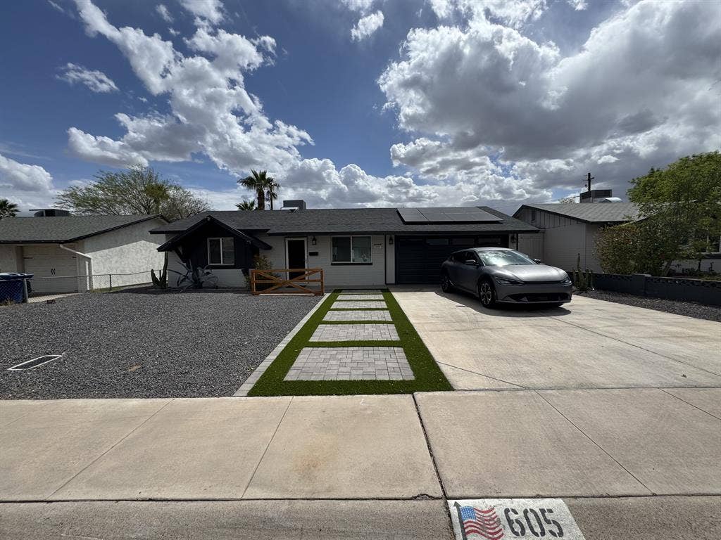 2 rooms available in cozy home