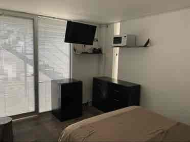 Se renta habitación amueblada