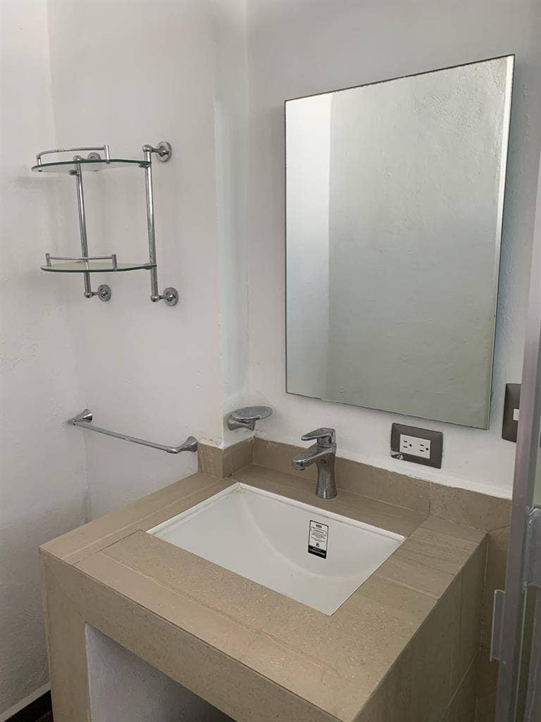 Se renta habitación amueblada