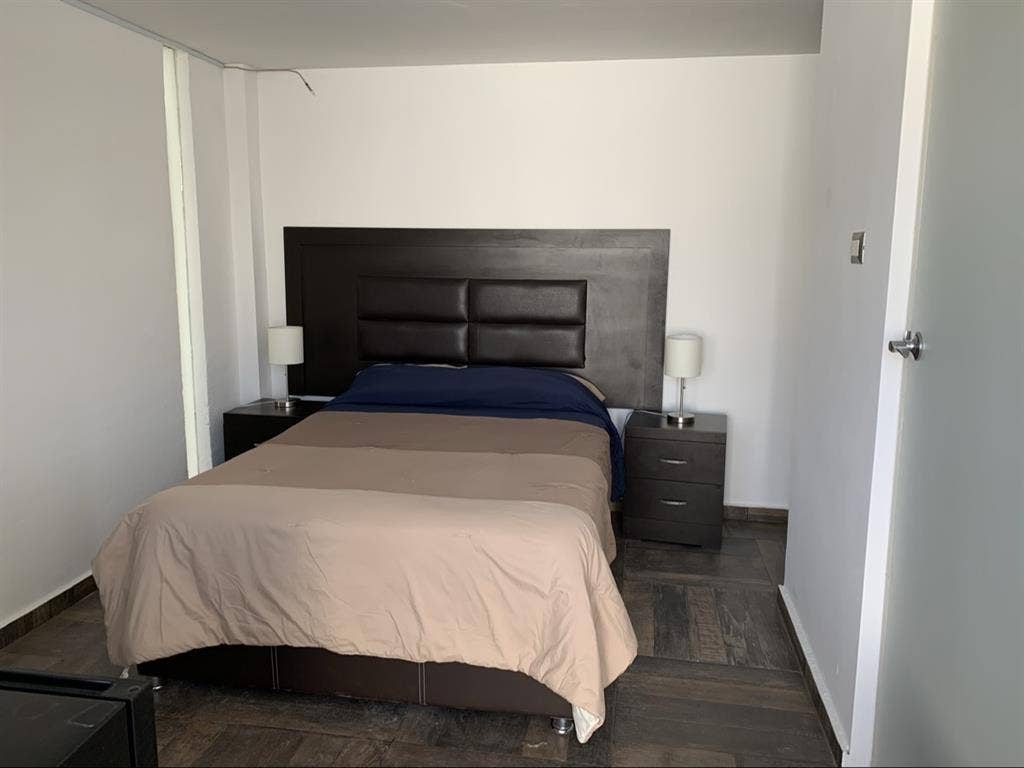Se renta habitación amueblada