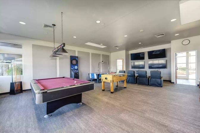 Private Room/Bath-Free Gym/Internet