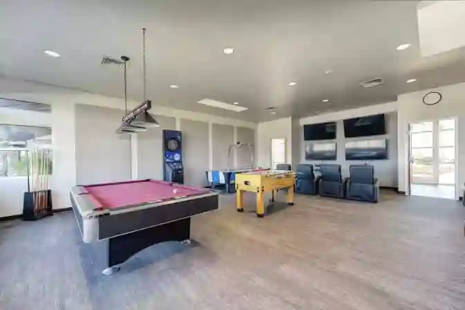 Private Room/Bath-Free Gym/Internet