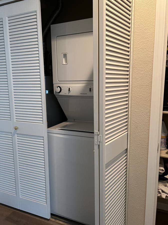 Private Room/Bath-Free Gym/Internet