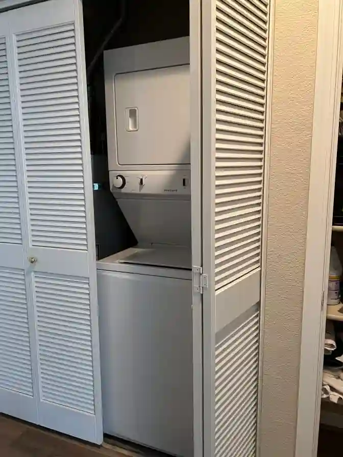 Private Room/Bath-Free Gym/Internet