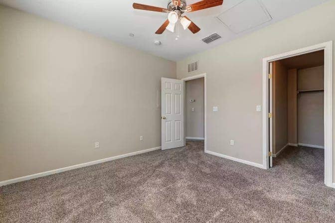 Private Room/Bath-Free Gym/Internet