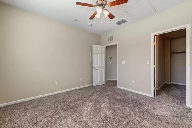 Private Room/Bath-Free Gym/Internet