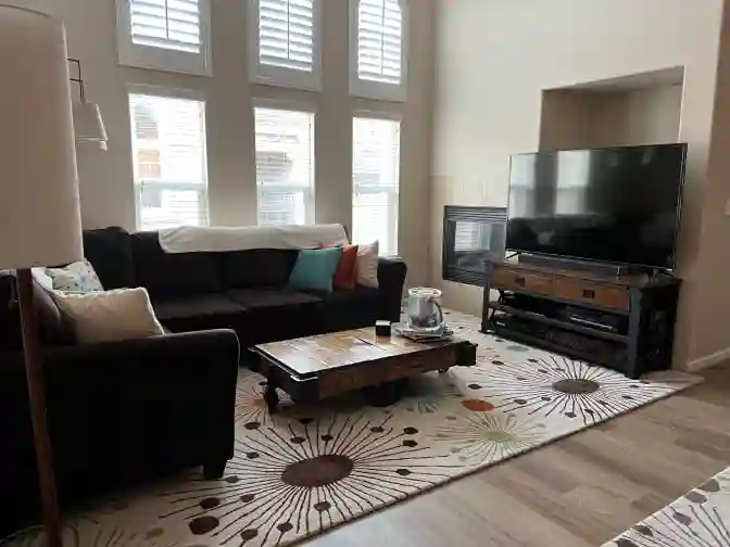 Private Room/Bath-Free Gym/Internet