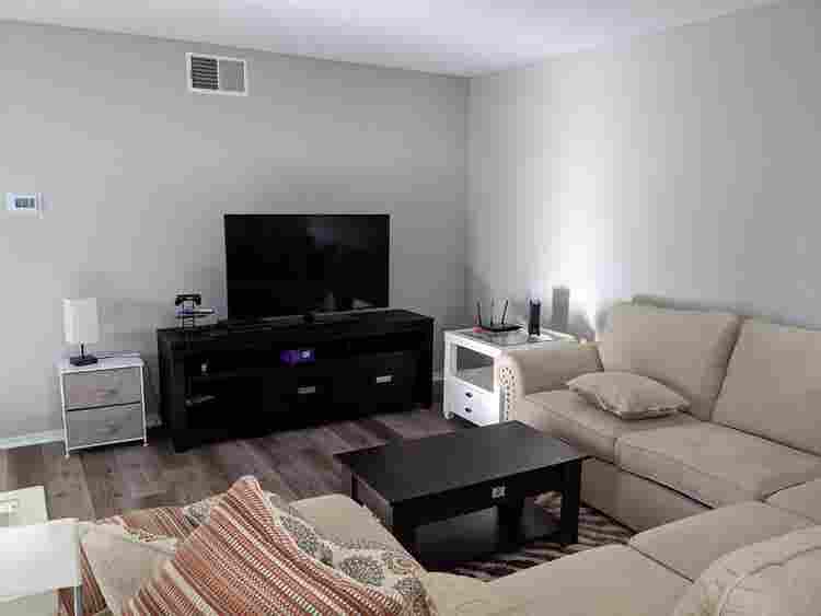 Looking for Roommate in 2b/b Condo
