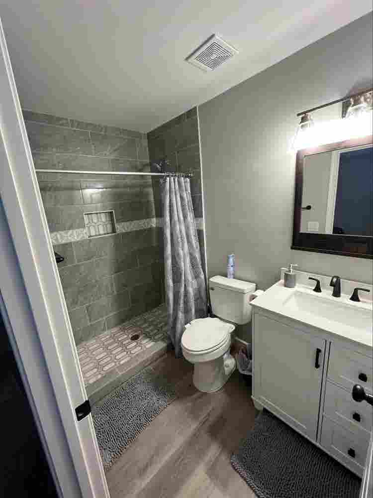 Bedroom for rent! Available now