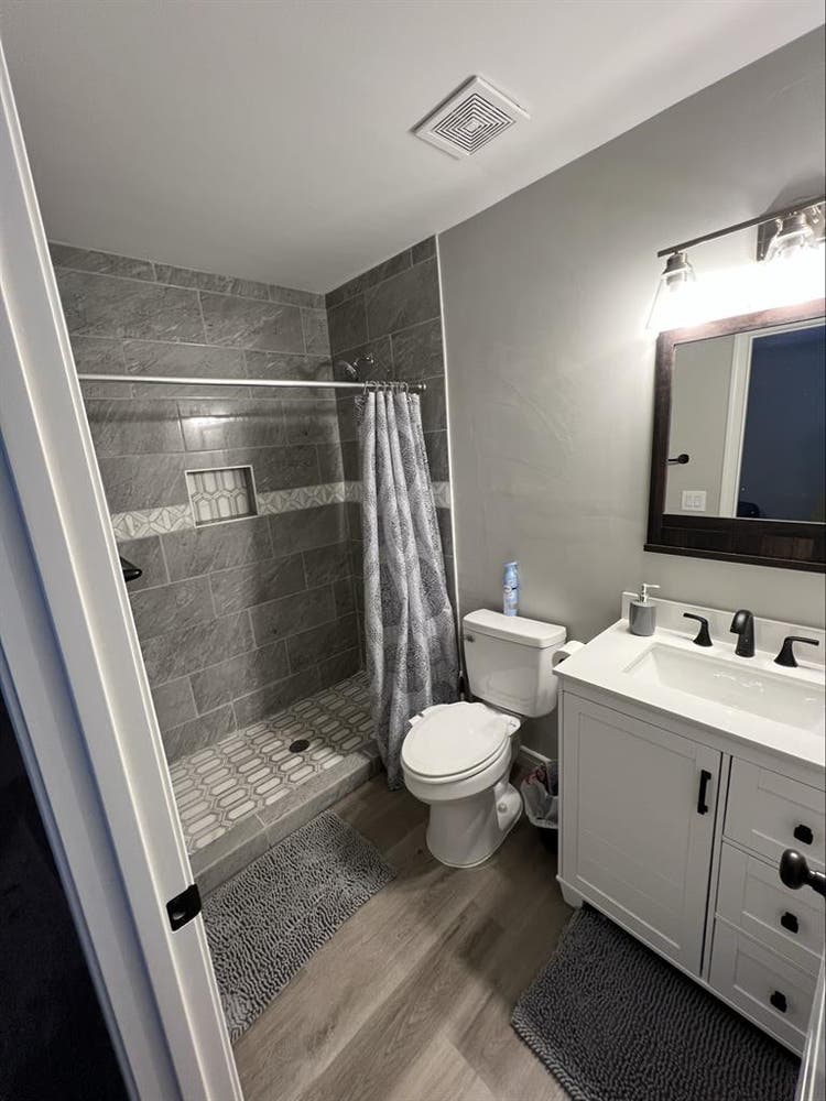 Bedroom for rent! Available now
