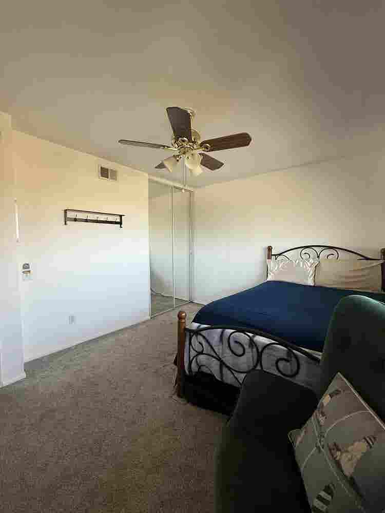 Single Room in Clairemont Home