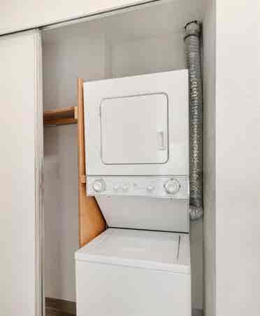 Ground level corner unit! W/D