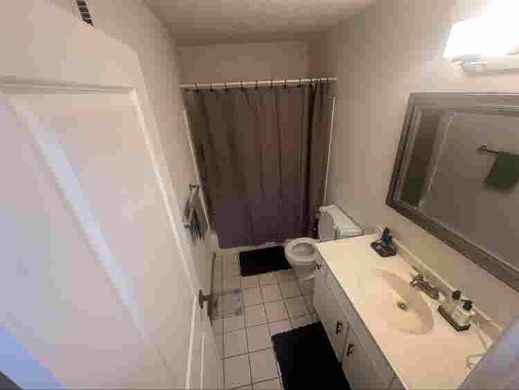 Looking for a roommate!
