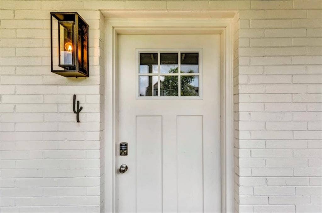 ROOMMATE NEEDED FOR MAY 1 movein!