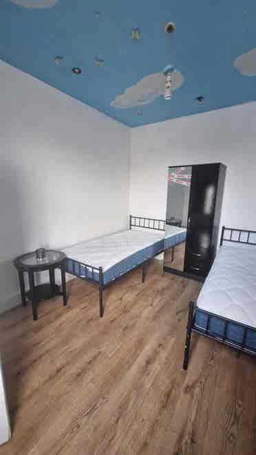 Spacious Ensuite Master Bedroom