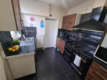 Spacious Ensuite Master Bedroom