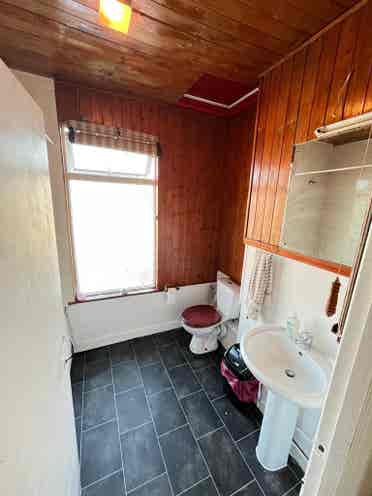 Spacious Ensuite Master Bedroom