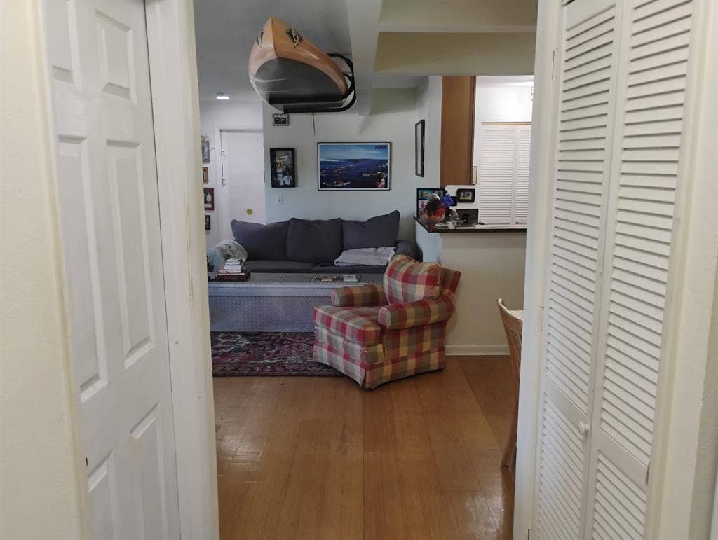 5 minutes from downtown Charleston