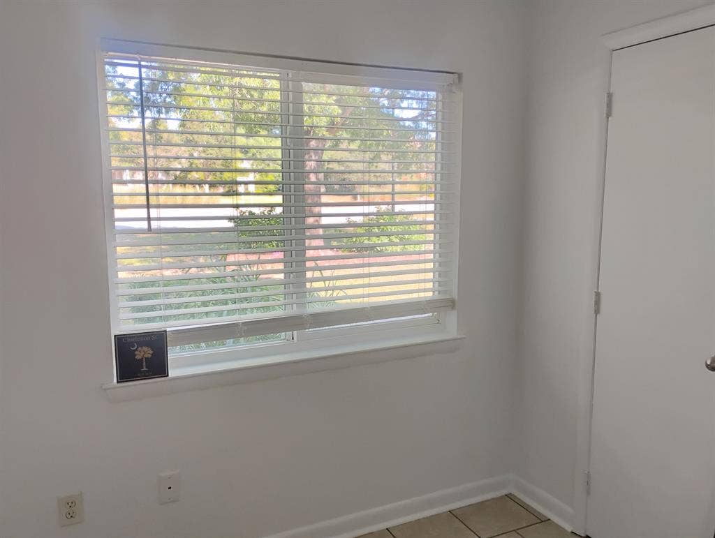 5 minutes from downtown Charleston