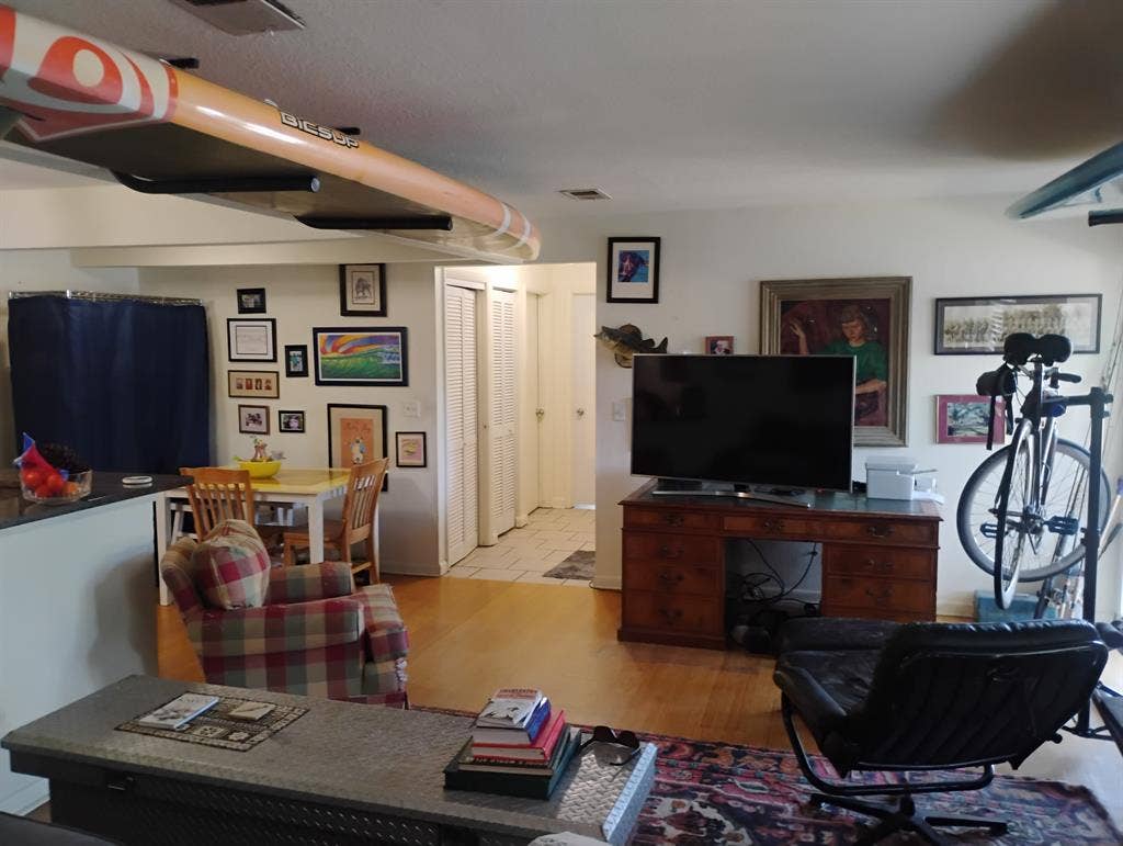 5 minutes from downtown Charleston