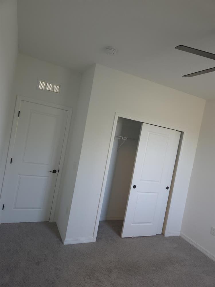 ROOM AVAILABLE IN APOPKA