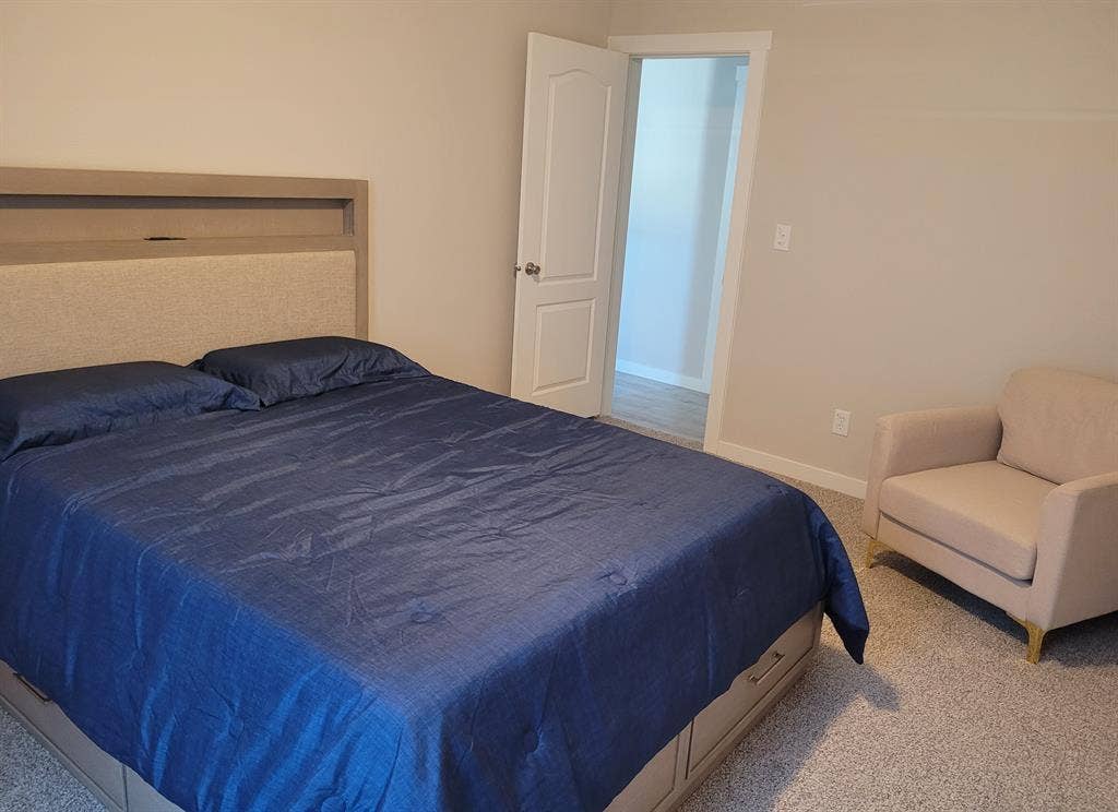 I am looking for a roommate
