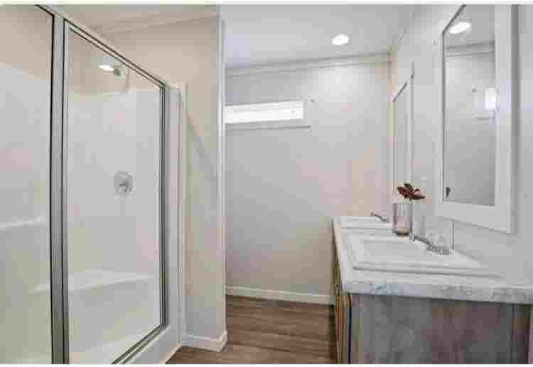 I am looking for a roommate