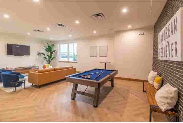 I am looking for a roommate