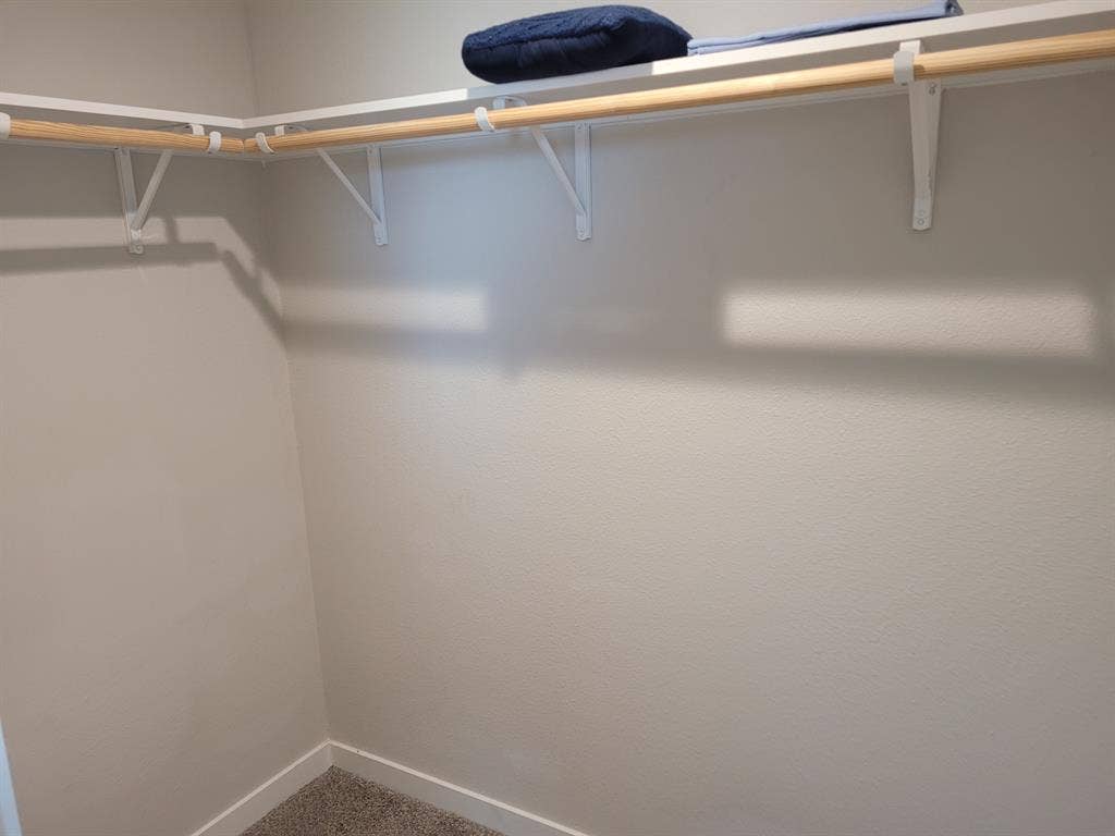 I am looking for a roommate