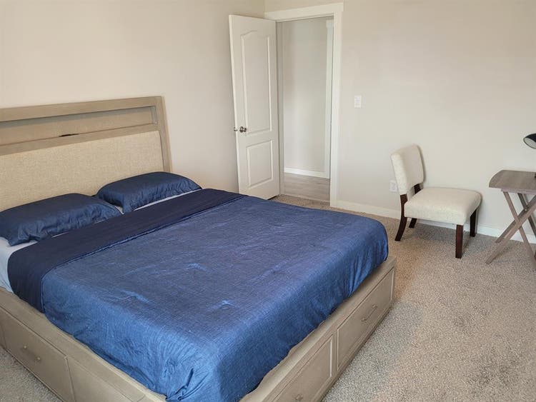 I am looking for a roommate