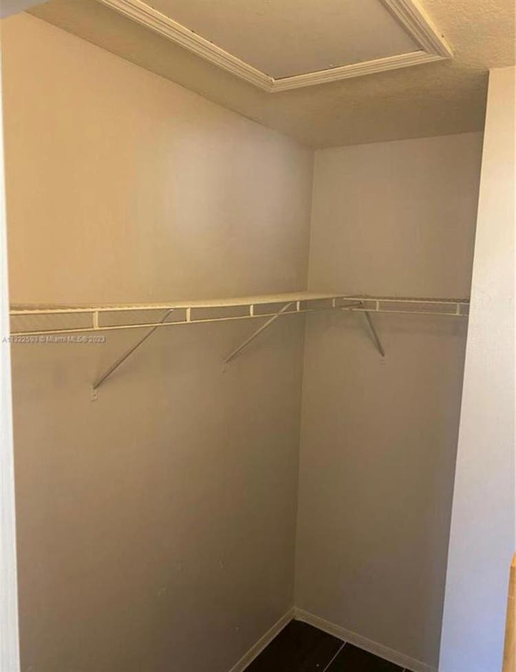 PRIVATE ROOM WITH PRIVATE BATHROOM