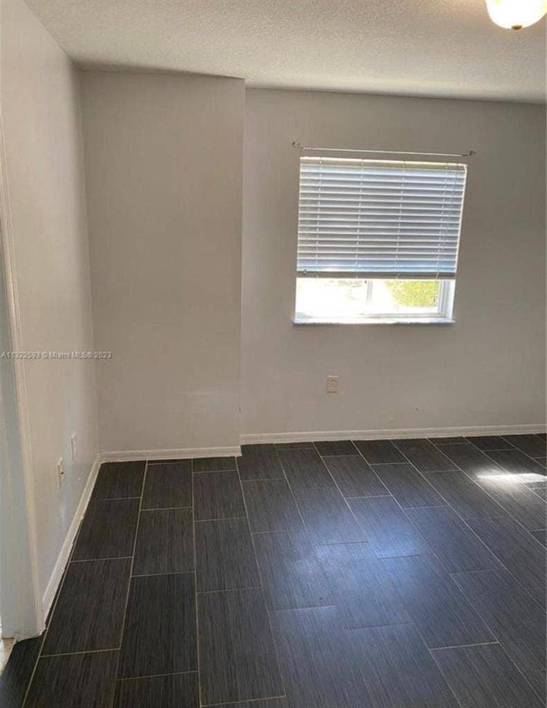 PRIVATE ROOM WITH PRIVATE BATHROOM