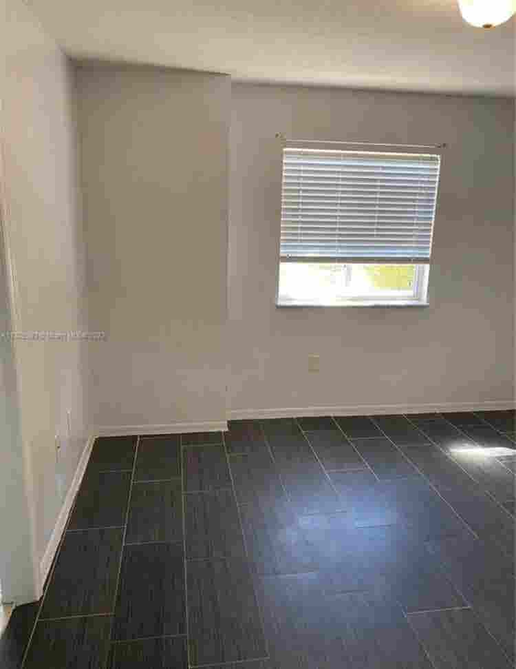 PRIVATE ROOM WITH PRIVATE BATHROOM