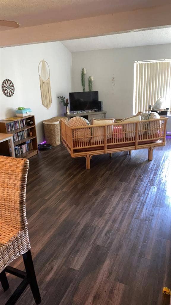 Private room in shared apartment