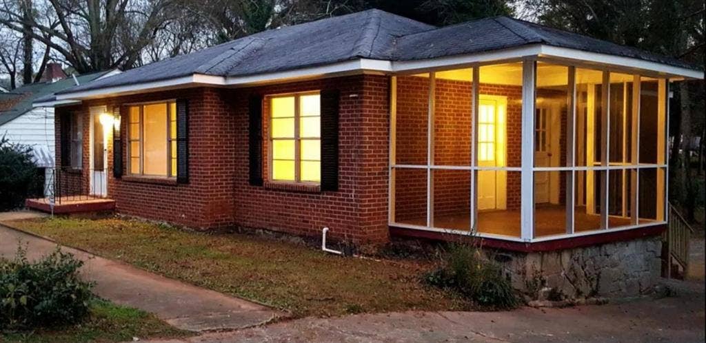 Bobby's Atlanta Hot Spot: Rent Now!