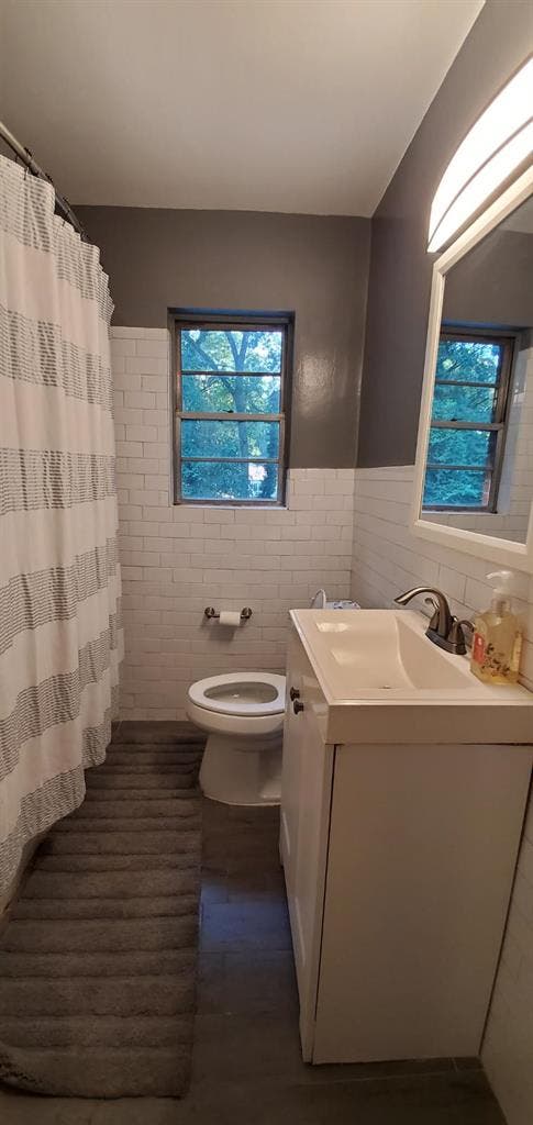 Bobby's Atlanta Hot Spot: Rent Now!