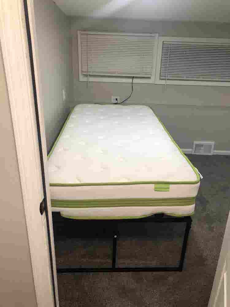 Small room for rent