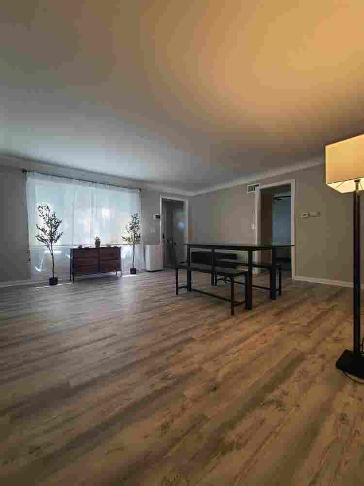 Small room for rent