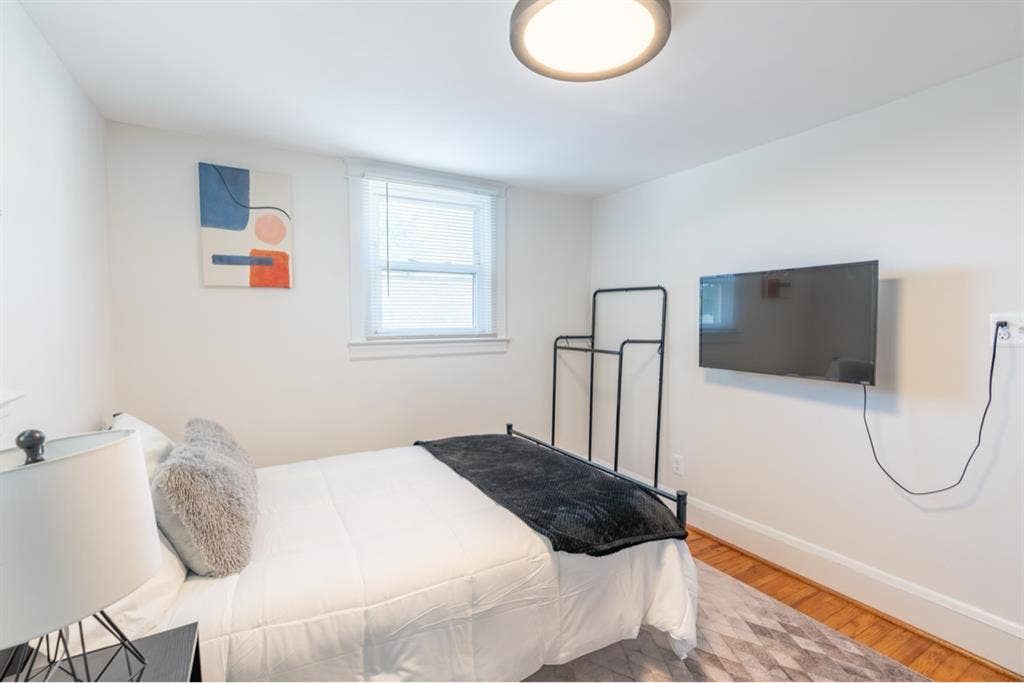 Room Near UMBC + Private Bath