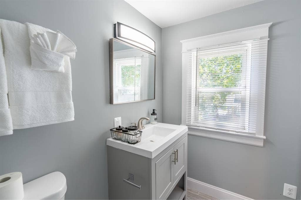 Room Near UMBC + Private Bath