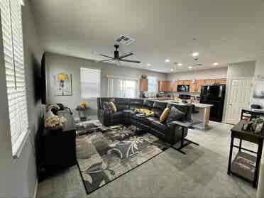 Cozy room w/ shared Bath & Kitchen