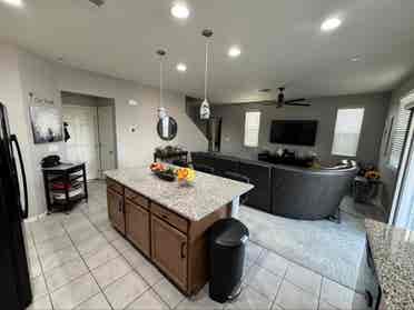 Cozy room w/ shared Bath & Kitchen