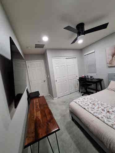 Cozy room w/ shared Bath & Kitchen