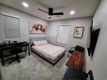 Cozy room w/ shared Bath & Kitchen