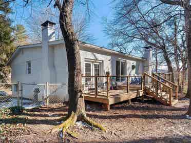 Beautiful Haw Creek Room