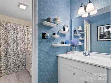 Beautiful Haw Creek Room