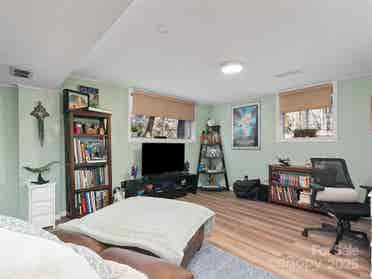 Beautiful Haw Creek Room