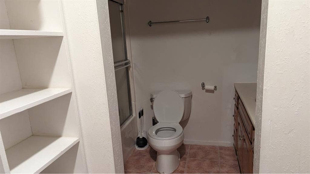 Master Bdrm w/ bathroom