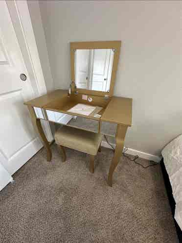 Private Furnished Room Available