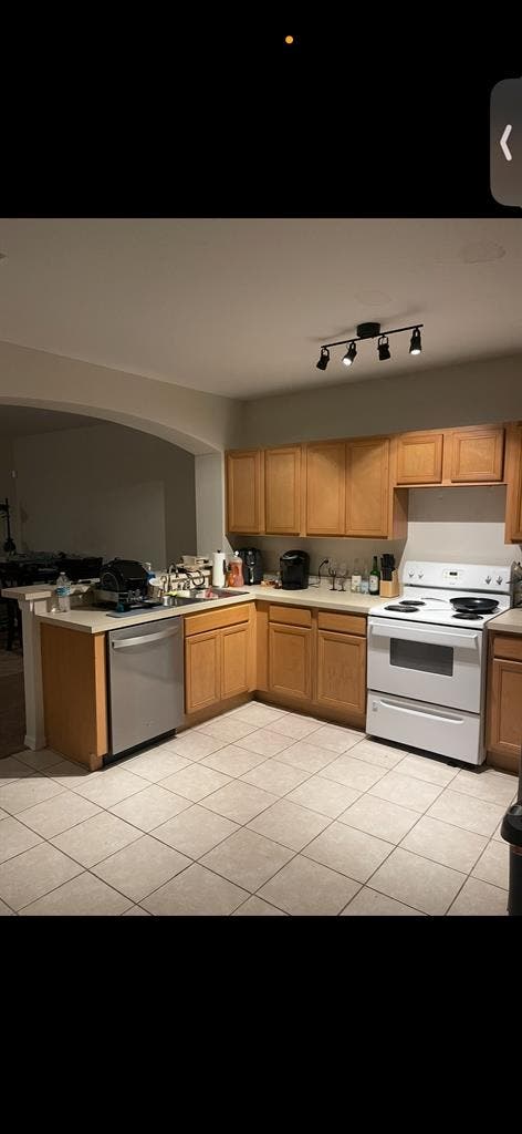 Master Bed/Bath w/ Spacious Closet